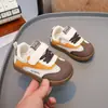 Zapatillas para niños primavera y otoño para bebés niños zapatos de skate antideslizantes suela blanda zapatos para caminar niñas malla transpirable casual zapatos de entrenamiento alemanes