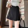 Foto real de pantalones-falda de pana estilo coreano para mujer, adecuados para ir al trabajo, nuevo modelo de invierno 2026, shorts de línea A irregulares que estilizan