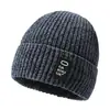 Novo gorro de inverno masculino quente de tricô, forrado com fleece e espesso, gorro pullover à prova de frio para atividades ao ar livre, gorro de tricô com topo redondo e letra