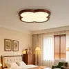 Luminária de teto para quarto estilo vintage, design de trevo de quatro folhas na cor creme, adequada para quarto principal, sala de jantar, escritório, luminária de teto LED para quarto com proteção para os olhos