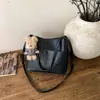 Bolsa Feminina Fashionável Estilo Coreano de Grande Capacidade 2025 Outono Nova Moda Bolsa de Ombro Feminina Retrô Bolsa Tote Simples