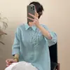 Camisa feminina de algodão e linho com gola, renda e enfeites florais tridimensionais, estilosa e elegante, mangas de três quartos, novo top artístico de verão