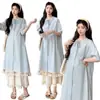 Outfits de Verão Artísticos e Únicos Lindo 2026 Nova Blusa Azul Listrada Vestido Renda Calça de Perna Larga Roupa para Gestante