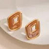 Pendientes geométricos de rombos en color rojo vibrante estilo Hong Kong transfronterizos con ribete dorado, tachuelas huecas de resina de doble capa, accesorios de vestir para mujer