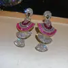 Aretes y Collar de Abanico de Diamantes de Aguja Plateada Juego Estilo Corte de Lujo Ligero Cadena Exagerada para Clavícula Joyería de Alta Gama Versátil para Mujeres