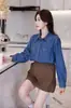 Foto Real de Camisa de Trabajo Retro Cuadrada Lavada Vintage Clásica, Camisa Ligera de Mezclilla Oscura para Primavera, Chaqueta Azul para Mujer
