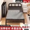 Cama plegable de oficina, cama de hierro duradera, adecuada para dormitorios, empresas, hogares, propiedades de alquiler y uso en exteriores; una cama plegable sencilla para siestas