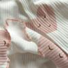 2026 Versión Coreana Primavera y Otoño Conjunto de Ropa para el Hogar Elástica de Algodón para Bebé Niña Conjunto de Dos Piezas con Corazón, Puntos y Borde Denso para Bebés y Niños Pequeños