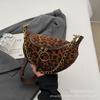 Bolsa Pequena Corrente de Camurça para Axila da Moda deste Ano para Mulheres 2026 Nova Moda Versátil Bolsa de Ombro Peito Transversal