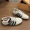 Versão em couro de vaca color blocking velcro estilo balé sapatos de treino alemães sapatos femininos 2026 novos sapatos esportivos casuais sapatos Forrest Gump