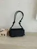 Bolso tejido de diseño de nicho transfronterizo para mujer, nuevo bolso casual de moda retro para debajo del brazo, bolso de hombro y bandolera para commuting