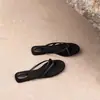 Sandalias de tira tejida, de suela plana, para usar al aire libre, estilo retro, adecuadas para faldas, chanclas para mujer, verano 2026, modernas y versátiles, modelo nuevo