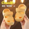 Chinelos de Verão Super Macios com Solado Macio, Fofos, para Bebês e Crianças, com Furos, para Homens e Mulheres, Antiderrapantes e Duráveis para Uso em Casa e ao Ar Livre