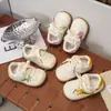 Zapatos Casuales para Niñas 2026 Primavera Nuevo Modelo Zapatillas Transpirables de Suela Suave para Niños Zapatos de Bebé Zapatos Blancos de Dibujos Animados