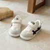 Tênis Forrest Gump para Meninas Modelo Novo Primavera e Outono 2026 Tênis Esportivo Infantil para Meninos Tênis de Treino para Meninas Pequenas