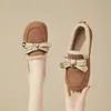 Sapatos casuais quentinhos e peludos para mulheres, novo estilo de inverno 2026, sapatos de algodão com forro de fleece, mocassins de calçar fácil com proteção no calcanhar para uso externo