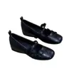 Sapatos Femininos Mary Jane Versáteis com Laço Francês 2026 Chegada Nova de Outono Estilo Suave Bico Raso Fundo Plano Pequenos Sapatos de Couro