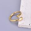 Anillo de dedo índice abierto J28 de acero de titanio chapado en oro de 18 quilates, estilo moderno, estilo frío, personalidad célebre de Internet.