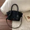 Bolsa de Gran Capacidad para el Trabajo Diario para Mujer, Nuevo Estilo Trendy de Invierno 2025, Elegante Bolso de Hombro Retro, Bolso Tote Versátil con Acabado de Alta Calidad