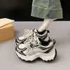 Tênis plataforma estilo europeu com sola grossa, modelo 'dad shoes', para mulheres, novo modelo outono 2026, tênis casuais confortáveis e versáteis para pessoas baixinhas