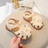 Sandálias de Praia Simples e Estilosas para Meninas Verão 2026 Novo Estilo Sapatos de Princesa com Solado Macio para Bebês Sandálias para Meninas Pequenas
