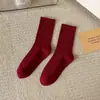 Calcetines coloridos para mujer en línea rojos súper calientes calcetines de canalé verano finos de longitud media pantimedias de moda ins color caramelo medias japonesas