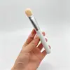 Brocha de base en forma de lengua, brocha para mascarilla, herramienta de maquillaje multifuncional, fácil de limpiar, no absorbe demasiado producto y tiene un diseño elegante