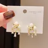 Pendientes de Flor y Mariposa con Circonita, Aguja de Plata Electrochapada en Oro Real de 18K, Moda Retro Elegantes de Lujo Ligero, Pendientes de Gama Alta para Mujer