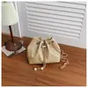 Bolso bandolera tipo cubo plisado de verano para mujer, bolsa de la suerte con cordón, nuevo modelo 2026, bolso de cadena con diseño único