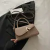 Nova Moda Noturna Estilo Europeu e Americano 2025 Bolsa de Mão Feminina com Corrente de Grande Capacidade Bolsa Transversal Clutch Bolsa Quadrada Pequena para Outono e Inverno