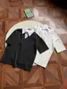 Camiseta de verano de dos piezas estilo intelectual Loka para hombre, de tejido air-layer, con rayas y cuello en V, versátil, estilo old money, estilo universitario