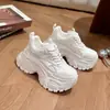 Venda Quente Leves Plataforma de Solado Grosso Tênis Pai Feminino 2026 Outono/Inverno Novo Estilo Sapatos de Solado Grosso para Pessoas Baixas Tênis Esportivos Casuais