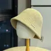 Nuevo Sombrero de Pescador de Punto de Alta Calidad para Mujer Otoño Cubierta Facial Lisa Versátil Sombrero de Cubo Adelgazante Sombrero Tipo Cubeta Moderno