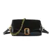 Bolso cuadrado pequeño nuevo de retazos de color block retro 2026, bolso cruzado de cadena de terciopelo de moda para mujer, bolso de hombro versátil y bolso de axila
