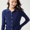 Tricô Feminino Gola Polo de Caxemira Manga Longa Slim-fit Design de Listras Finas Macio Amigo da Pele Versátil Fechamento de Botão Único