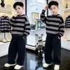 Conjunto de sudadera a rayas y pantalones de pierna ancha para niños, nuevo estilo 2026, conjunto deportivo de dos piezas holgado y casual para niños mayores