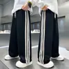 Calça Jogger Listrada de Pernas Largas para Meninos na Primavera e Outono para Crianças de Meia-Idade e Mais Velhas Calça Longa Esportiva Casual Solta Tendência Cinza Preto Roupa de Outono