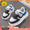 Zapatos deportivos para niños, antideslizantes, resistentes al desgaste, zapatos planos versátiles de moda, zapatillas transpirables de cuero para niños, zapatos de otoño para niños