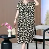 Novo Vestido de Verão Solto e Elegante para Mães Jovens com Barra Larga Saia Estampada de Comprimento Médio Tamanho Grande Manga Curta Saia de Praia