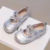 Sapatos de princesa da moda com bolinhas para meninas, nova coleção outono 2026, sapatos de princesa de sola macia para meninas pequenas, sapatilhas Mary Jane doces