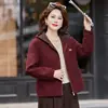 Elegante abrigo de otoño para mamás, estilo corto, nueva colección 2026, ropa de mujer para mujeres de mediana edad y mayores, abrigo de piel sintética de visón de invierno, top grueso de mezcla de lana