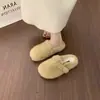 Sapatos femininos externos brancos e fofos, modelo outono/inverno 2026, mules fechados sem cadarço, pantufas de algodão quentes e felpudas