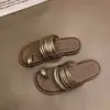 Primer Encuentro con las Sandalias de Dedo con Diseño de Nicho para Mujer, Adecuadas para Usar en Verano con Faldas, Sandalias Romanas Planas de Playa