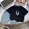Ropa Infantil Elegante Nueva de Verano 2025 para Niños, Conjunto de Dos Piezas de Manga Corta para Bebé con Estampado de Alas de Moda