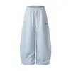 Calça de moletom larga estilo americano minimalista com bordado de letra para mulheres, adequada para dança e esportes, solta e versátil, com caimento fluido e bainha curva, calça longa casual