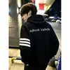 Sudadera con capucha bordada a rayas estilo americano, corte holgado y versátil para otoño e invierno, un diseño elegante y retro perfecto para parejas