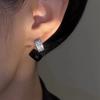 Nuevos Pendientes de Pinza Doble Simples de Nicho Pendientes Únicos Elegantes Pendientes de Lujo Ligero Geométricos de Color de Contraste Blanco y Negro