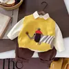 Ropa Deportiva al por Mayor para Niños, Conjunto de Tres Piezas de Nueva Colección Primavera-Otoño, Camisa a Rayas con Cuello para Niños Guapos, Chaleco de Punto con Elefante