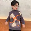 Roupas infantis para meninos suéter de outono e inverno camisa de base crianças médias e grandes 2023 Roupas de inverno suéter de gola redonda média para meninos atacado moda