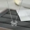 Cadena Elegante para Clavícula con Baño de Oro Real y Circonita Microincrustada para Mujer, Collar de Perla con Lazo Estilo Francés Vintage de Alta Gama al por Mayor